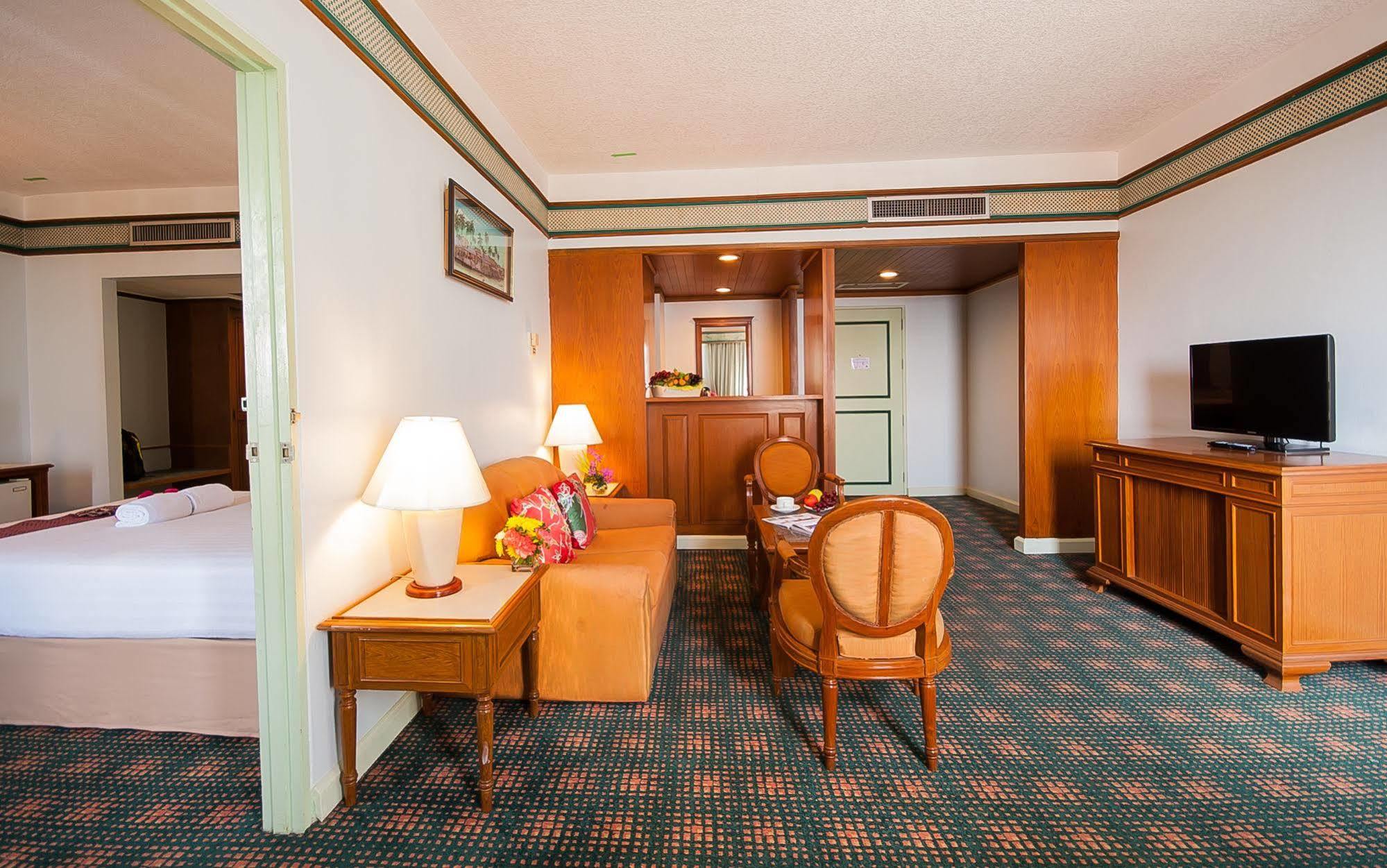 Diamond Plaza Hotel Хатъяй Экстерьер фото