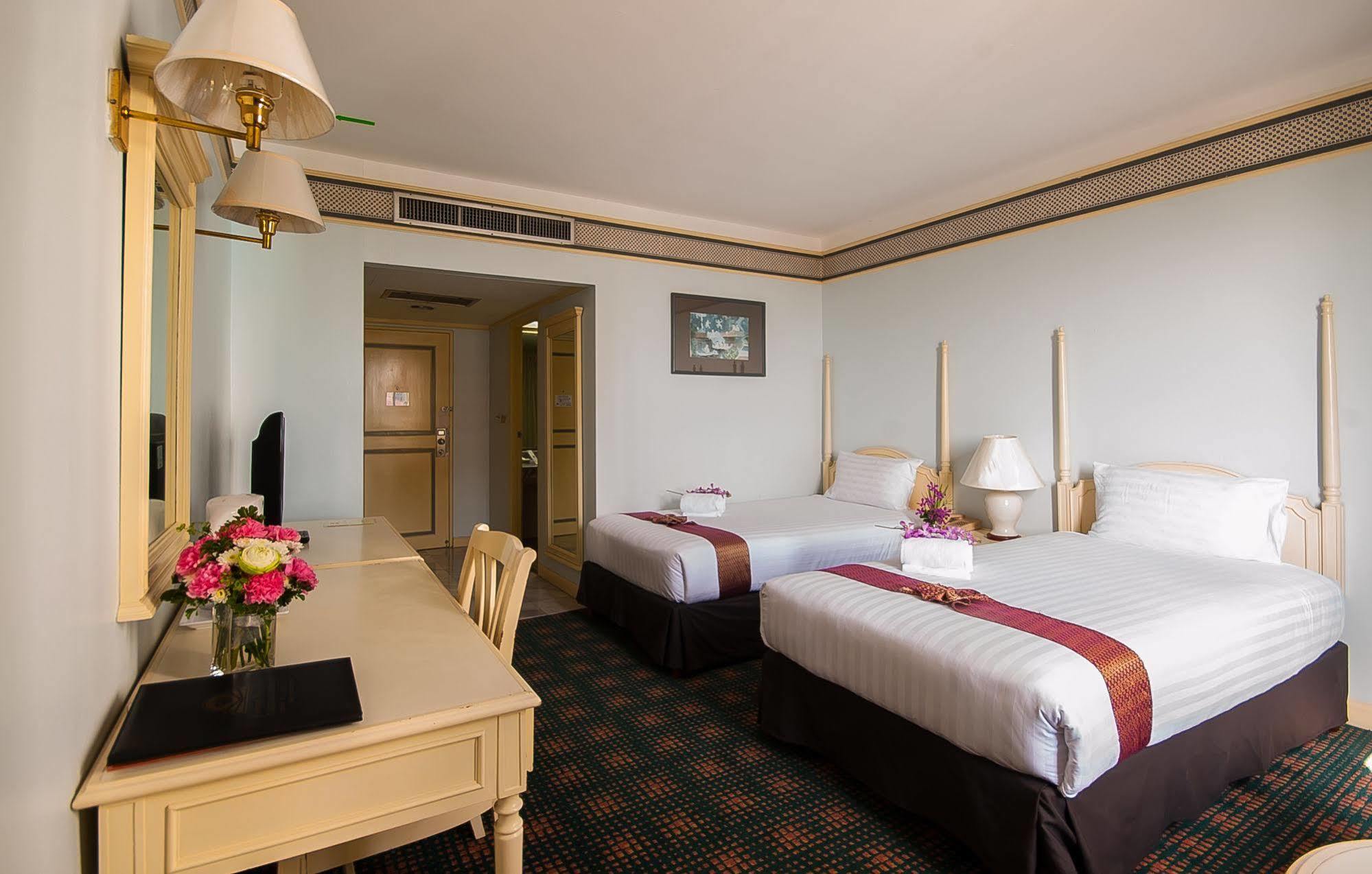 Diamond Plaza Hotel Хатъяй Экстерьер фото